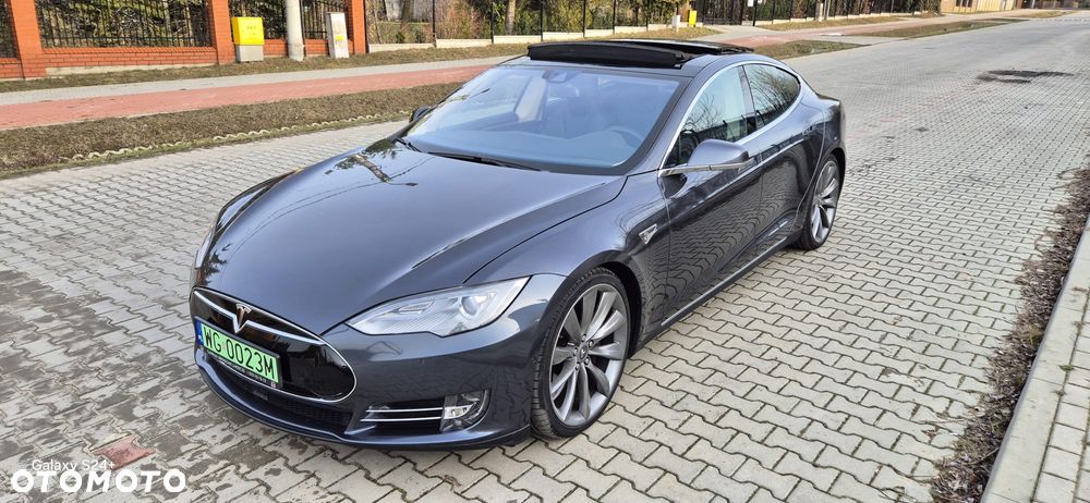 Tesla Model S - 1