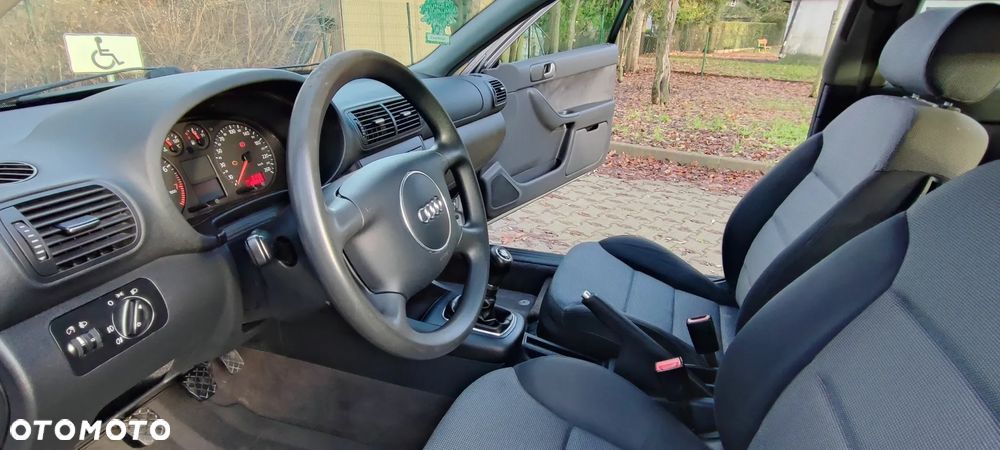 Audi A3 3-drzwiowe 1.6 Ambiente - 16