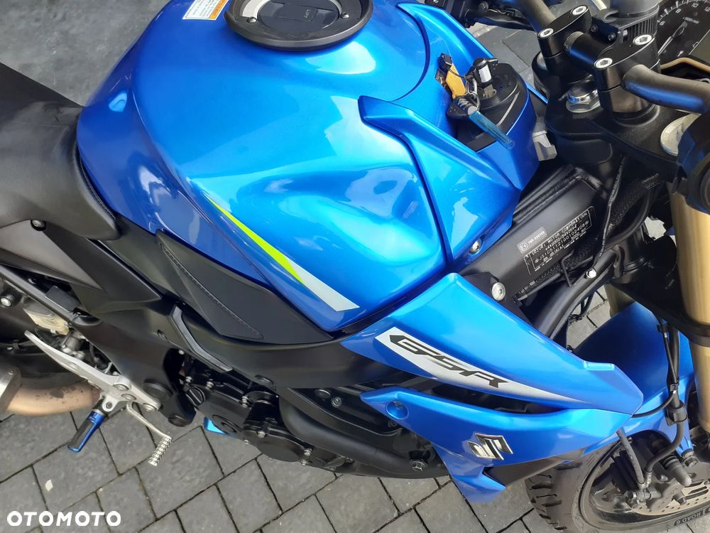 Suzuki GSR - 20
