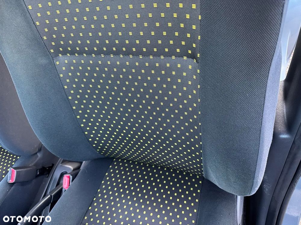 Daihatsu Sirion - 20