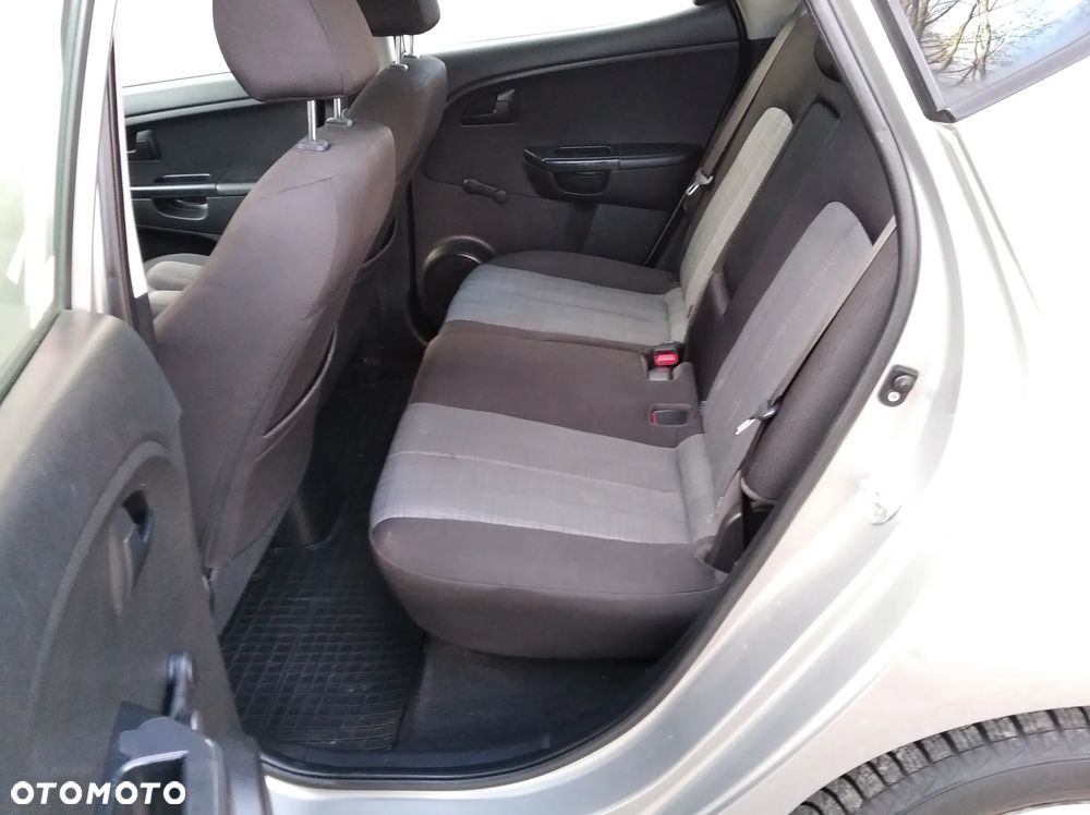 Kia Venga 1.4 S - 17
