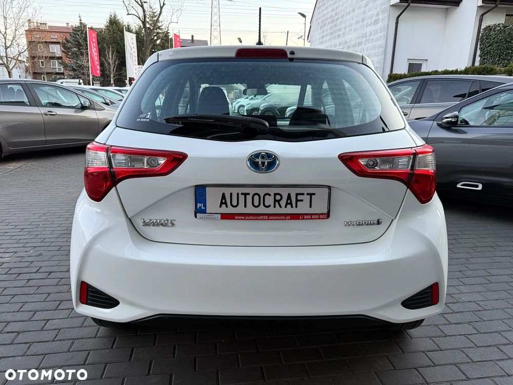 Toyota Yaris Hybrid 100 Active - 22