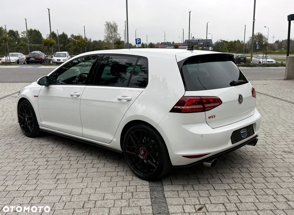 Volkswagen Golf - 2