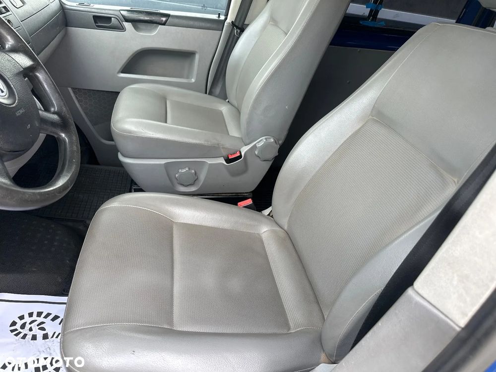 Volkswagen Caravelle - 14