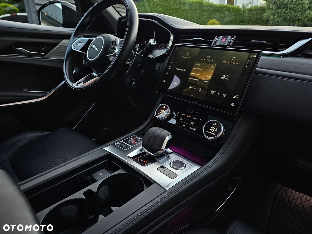 Jaguar F-Pace P250 AWD R-Dynamic S - 11