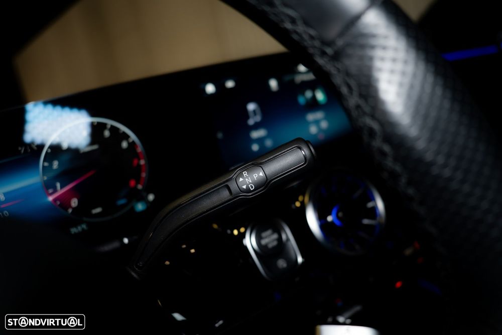Mercedes-Benz GLA 200 AMG Line - 45