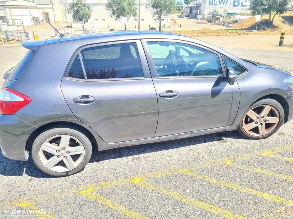 Toyota Auris 1.4 D-4D Exclusive+P.Sport - 2