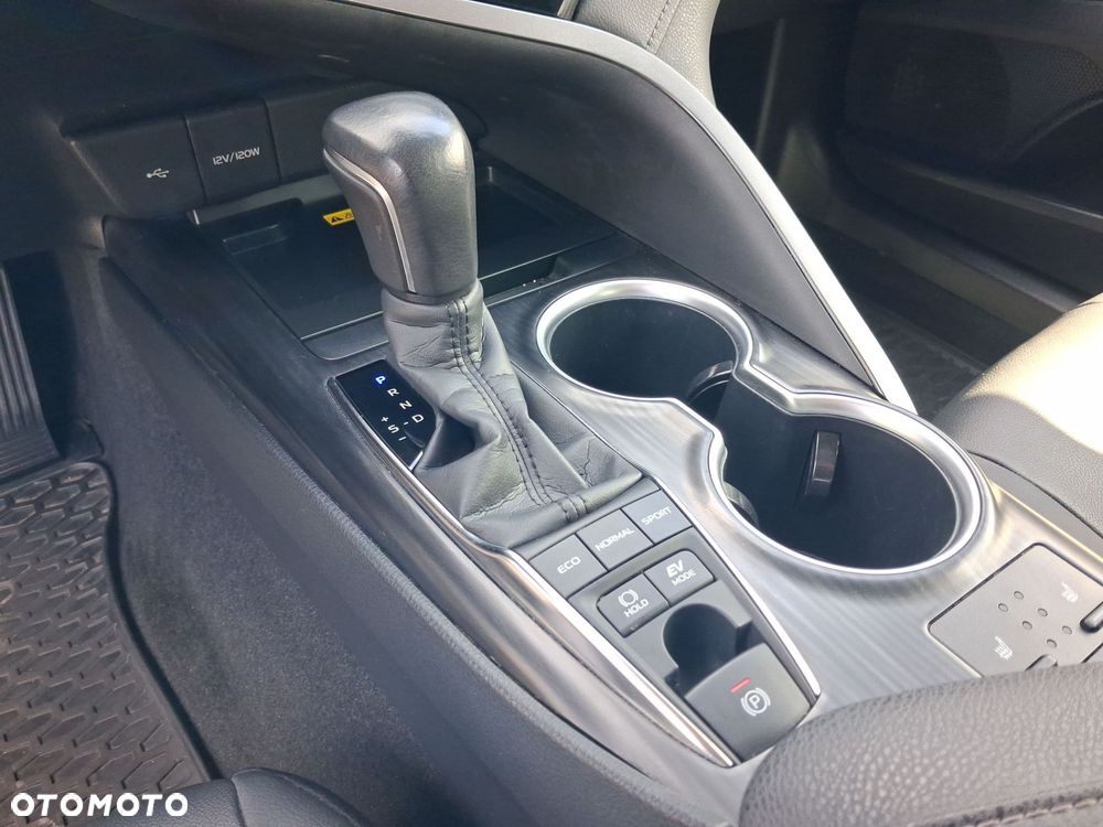 Toyota Camry 2.5 Hybrid Executive CVT - 14