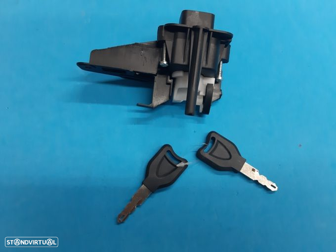 Botão fecho mala Renault Clio II de 1998 a 2001  (7701471225) NOVO - 4