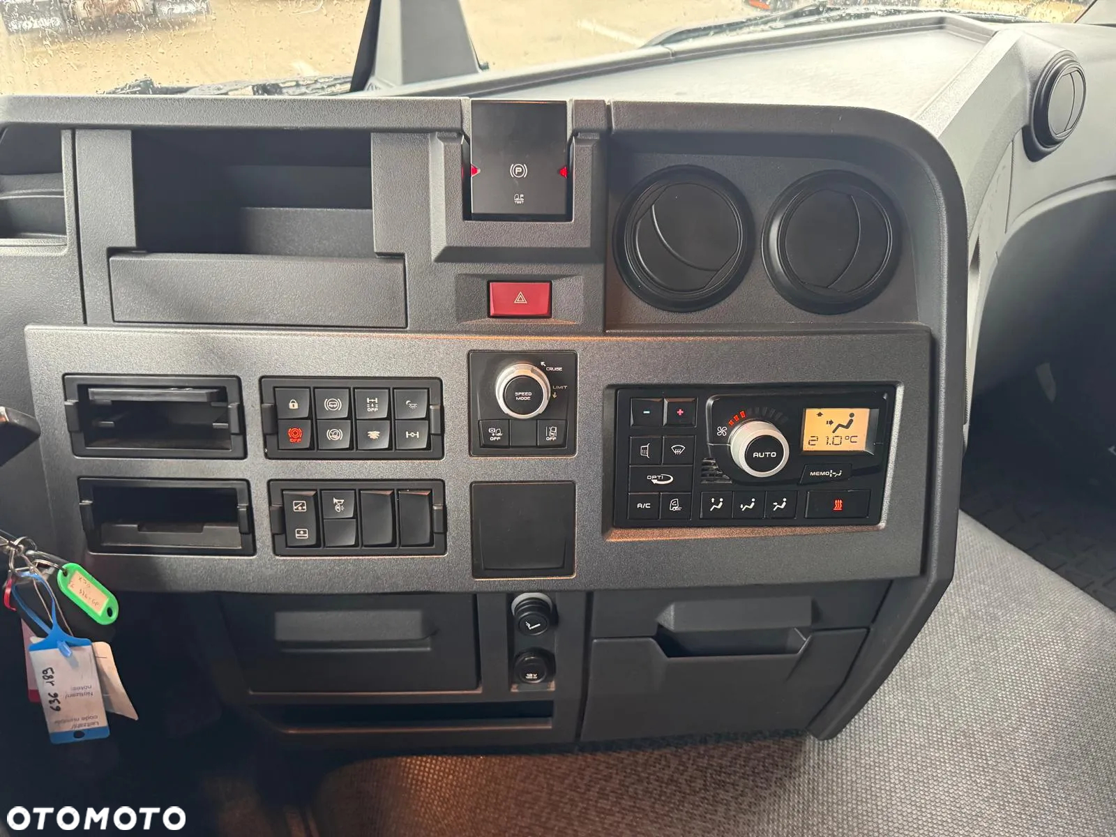 Renault T480 Sleeper Cab - 10