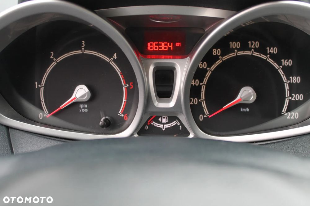 Ford Fiesta 1.6 TDCi DPF Titanium - 21