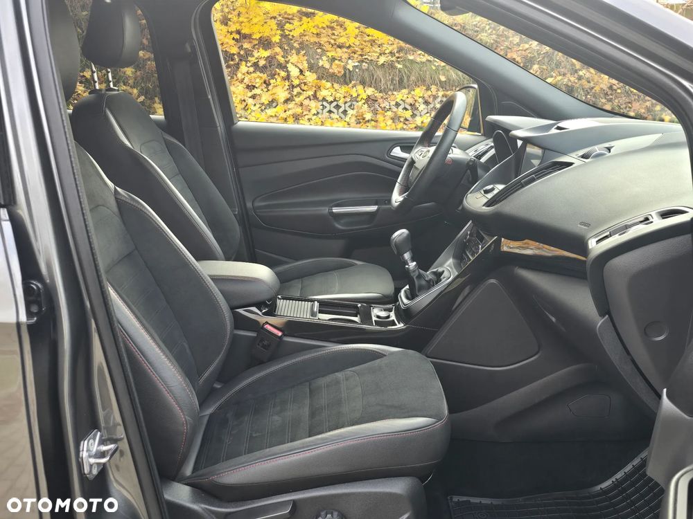 Ford Kuga 1.5 EcoBoost 2x4 ST-Line - 16