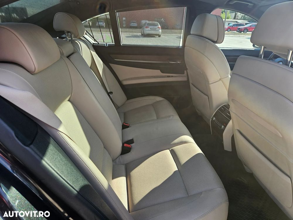 BMW Seria 7 740d xDrive Aut. - 27