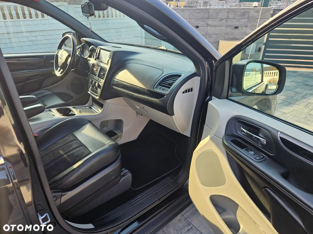 Dodge Grand Caravan 3.6 R/T - 14