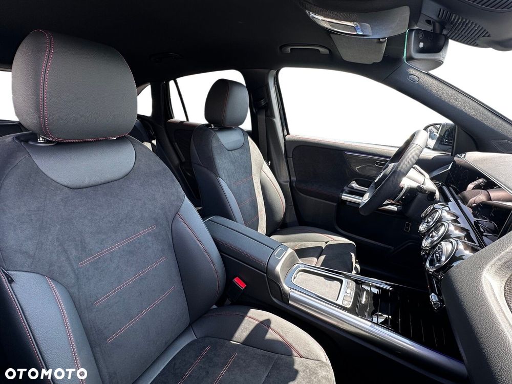 Mercedes-Benz GLA 180 AMG Line - 9