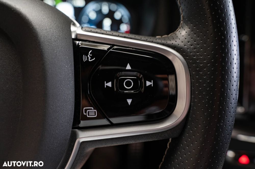 Volvo XC 60 D5 AWD Geartronic RDesign - 26