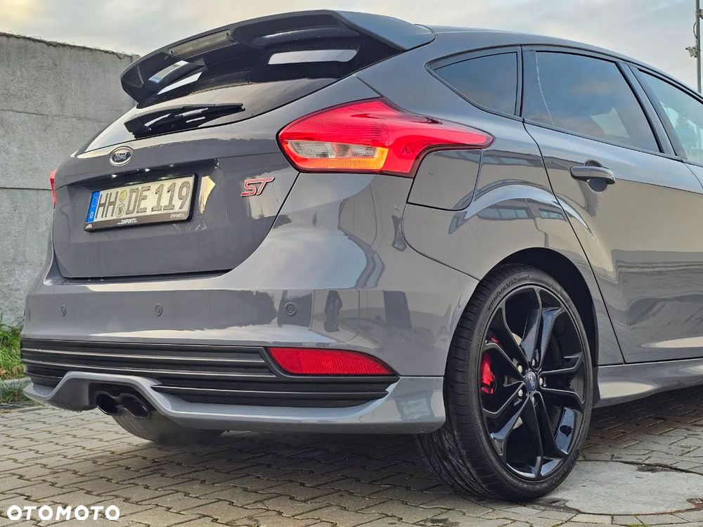 Ford Focus ST - 13