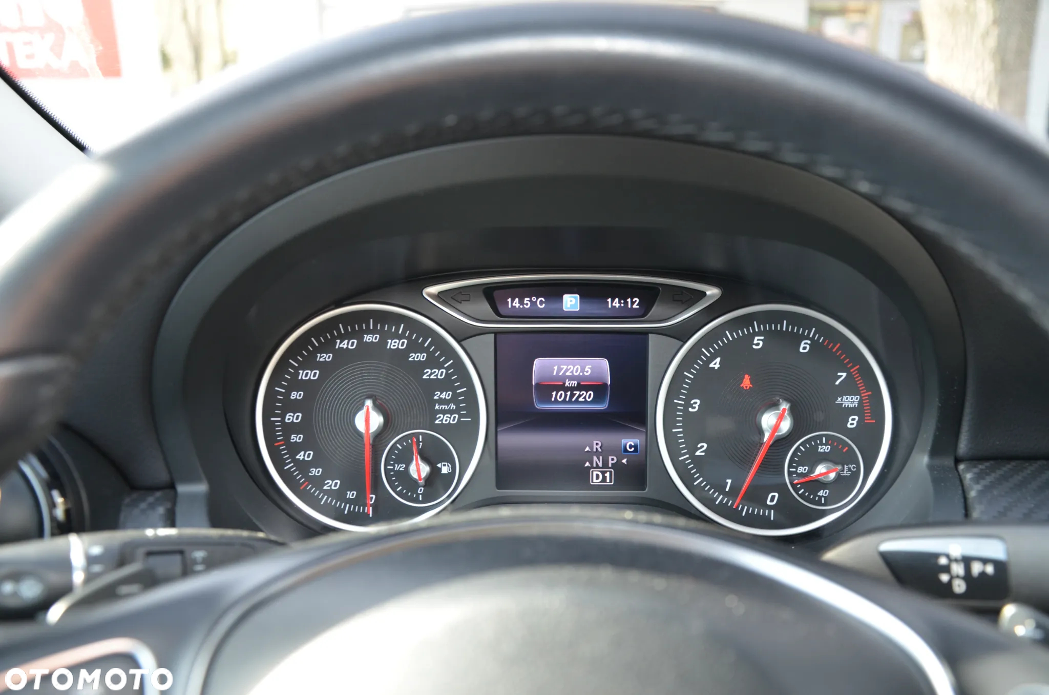 Mercedes-Benz GLA 200 7G-DCT - 16