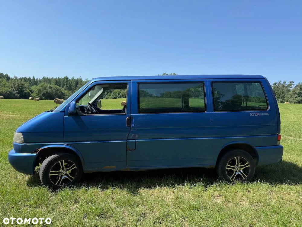 Volkswagen Caravelle - 1