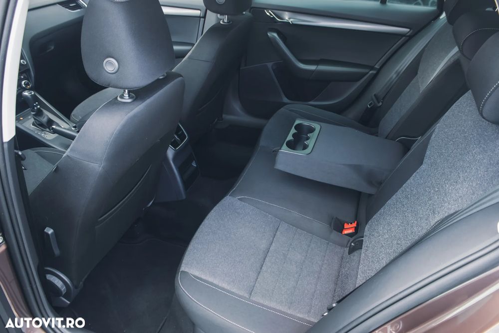 Skoda Octavia 2.0 TDI DSG Soleil - 6