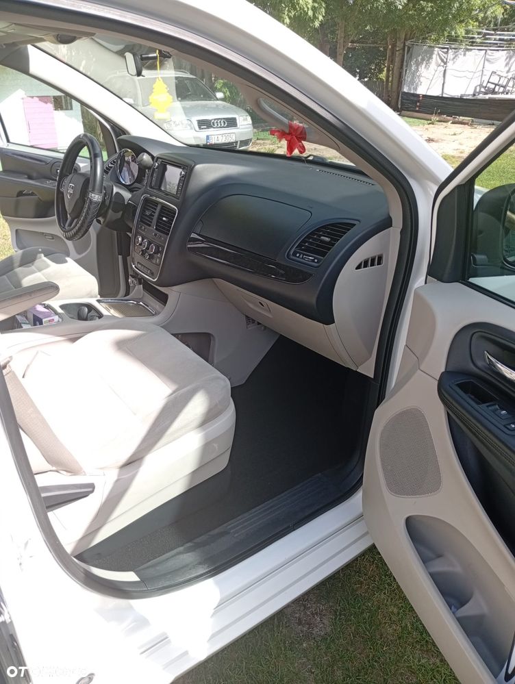 Dodge Grand Caravan - 15