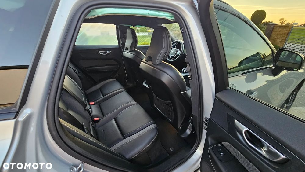 Volvo XC 60 B4 D AWD Plus Dark - 15