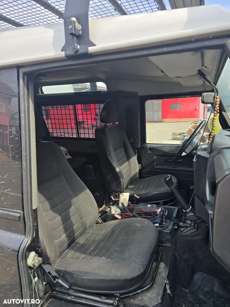 Land Rover Defender 90 2.4I S/W SE - 12