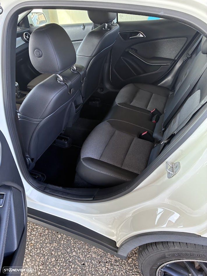 Mercedes-Benz GLA 180 d - 9