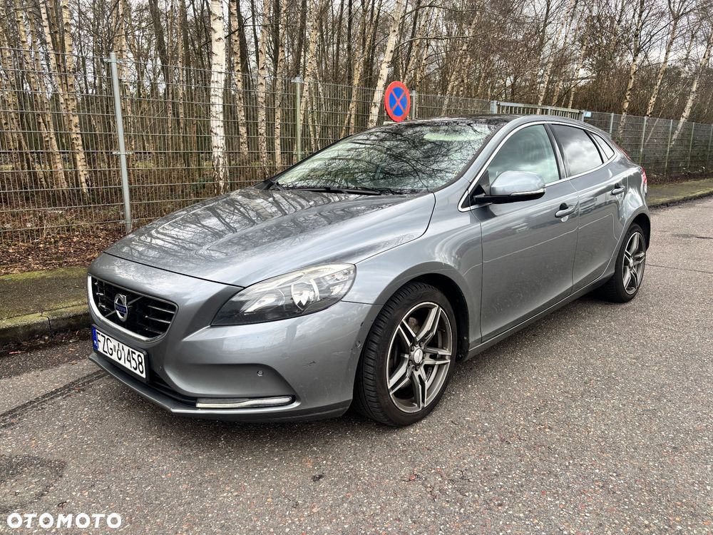 Volvo V40 D4 Drive-E Momentum - 1
