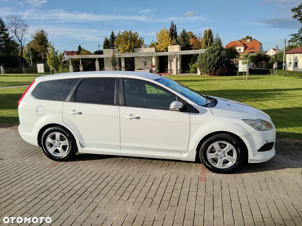 Ford Focus 2009 photo 3