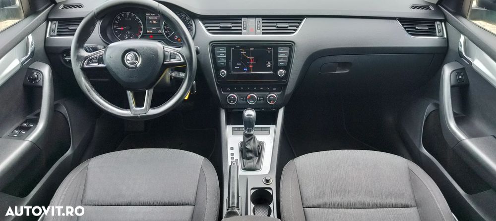 Skoda Octavia 2.0 TDI ELEGANCE DSG - 9