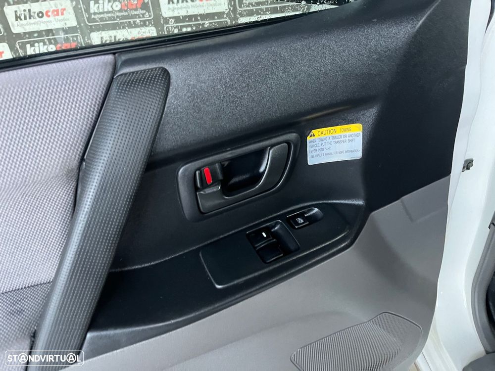 Mitsubishi Pajero 3.2 DI-D GLS - 19