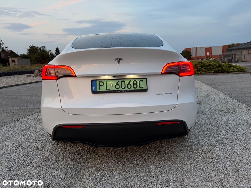 Tesla Model Y - 3