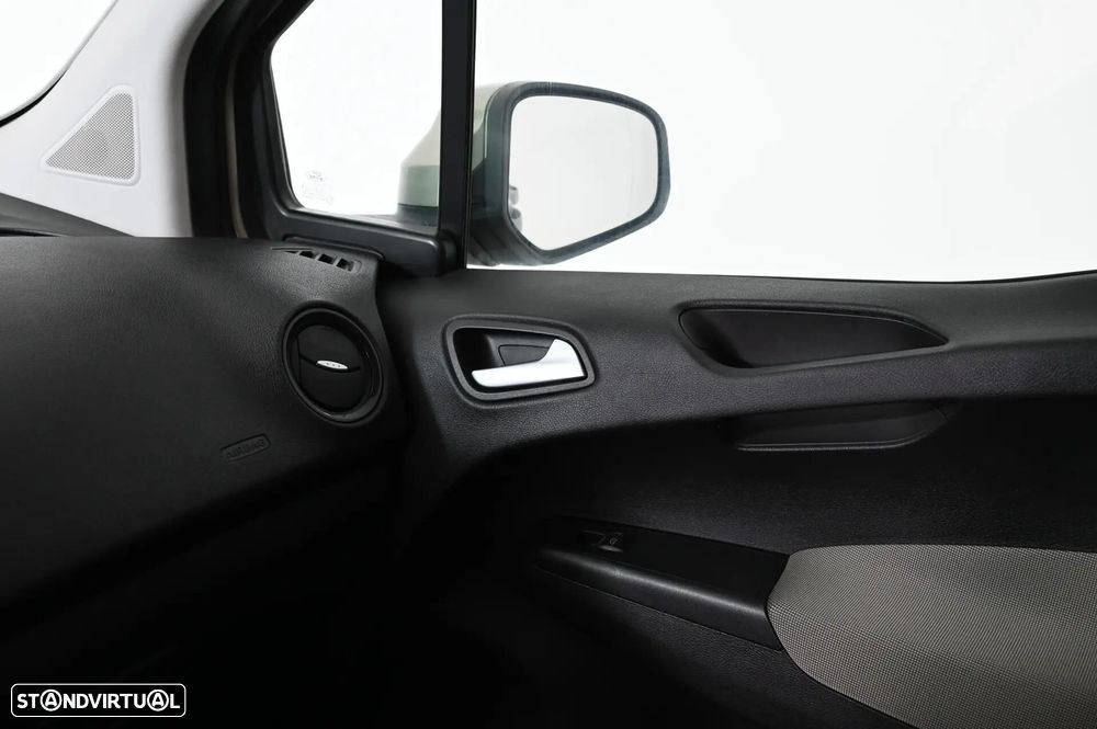 Ford Tourneo Courier 1.0 EcoBoost Titanium - 25