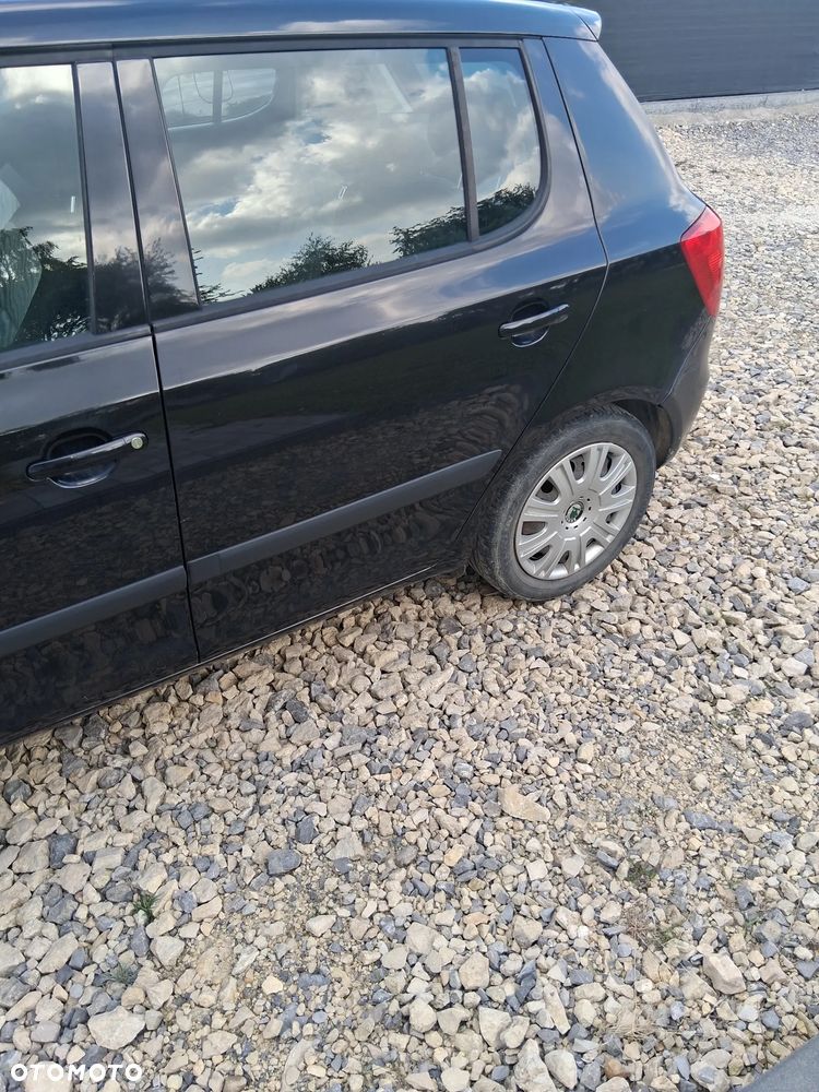 Skoda Fabia 2009 photo 3
