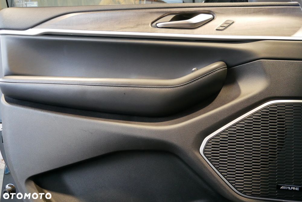 Jeep Grand Cherokee - 22