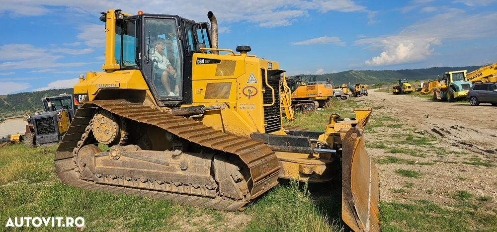 Caterpillar CAT D6N Buldozer - 3