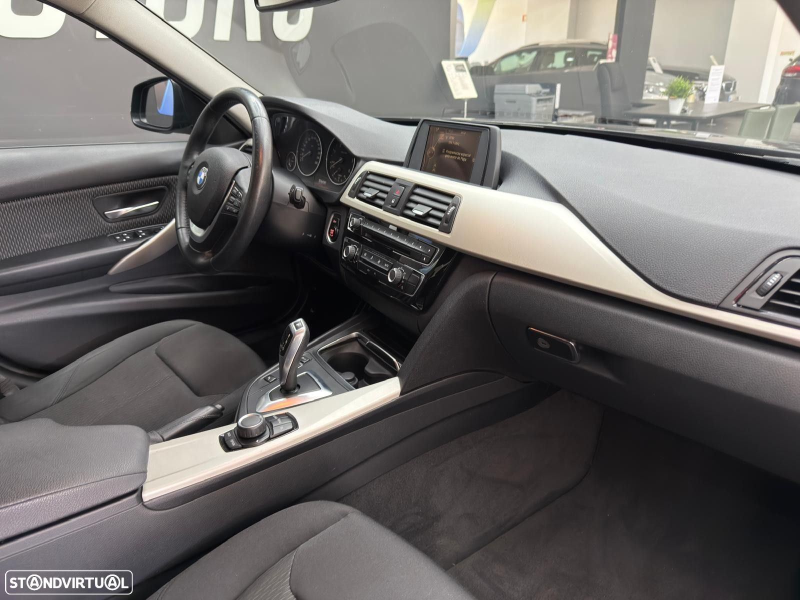 BMW 318 d Line Sport Auto - 38