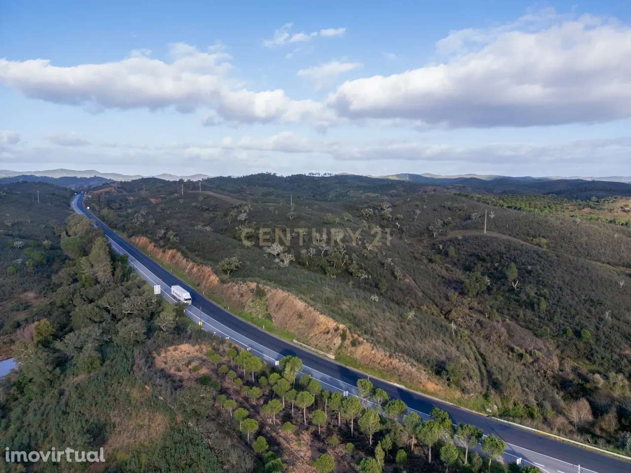 Terreno sito em S. Marcos da Serra, junto à IC1 e à A2 Lisboa/Algarve - Grande imagem: 3/20