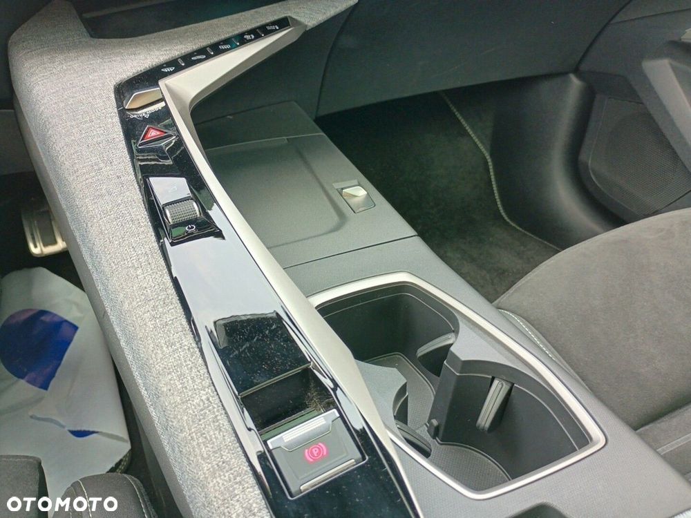 Peugeot E-5008 73kWh GT - 26