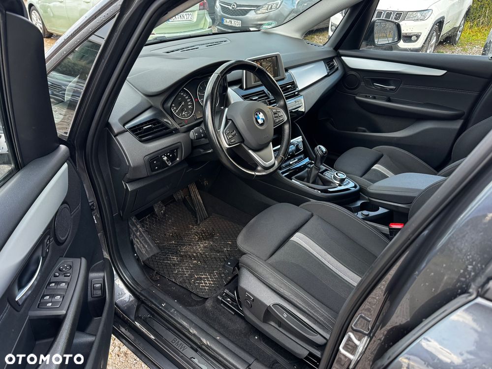 BMW Seria 2 218d - 26