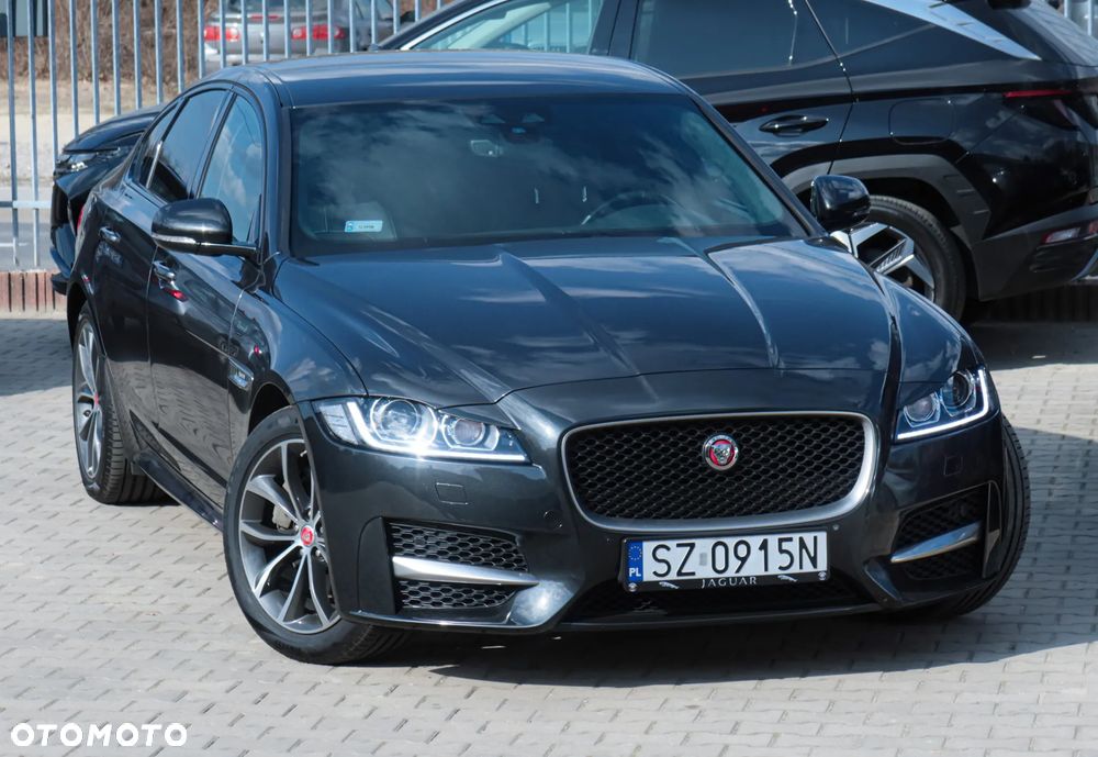 Jaguar XF 20d R-Sport - 3