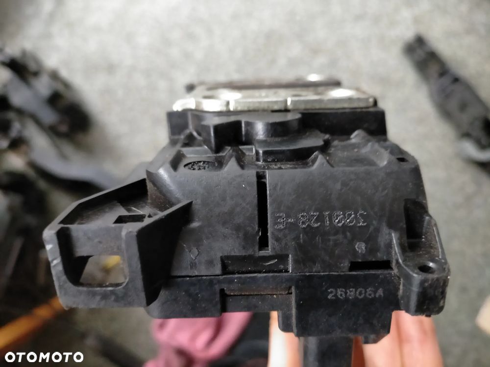 ZAMEK DRZWI LEWY TYŁ RENAULT CLIO III 4 PIN 300128E - 3
