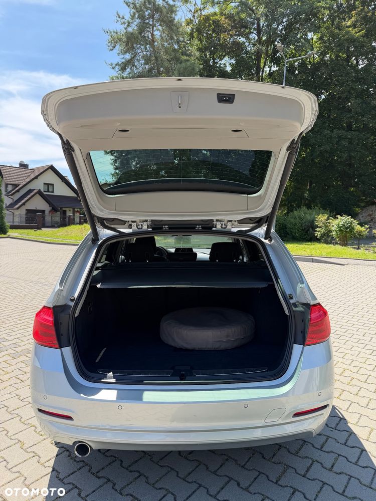BMW Seria 3 318d Sport Line - 13