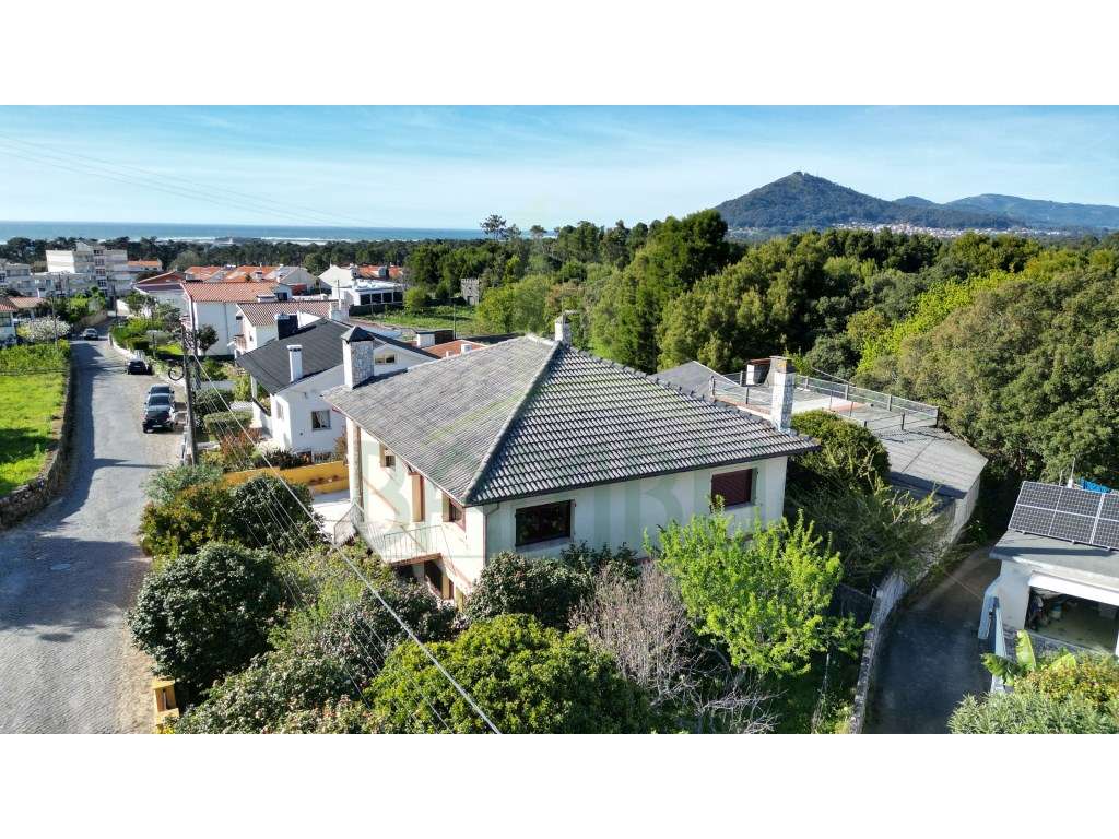 Moradia T3 + T3 em Moledo - a dois minutos da Praia - Grande imagem: 3/18