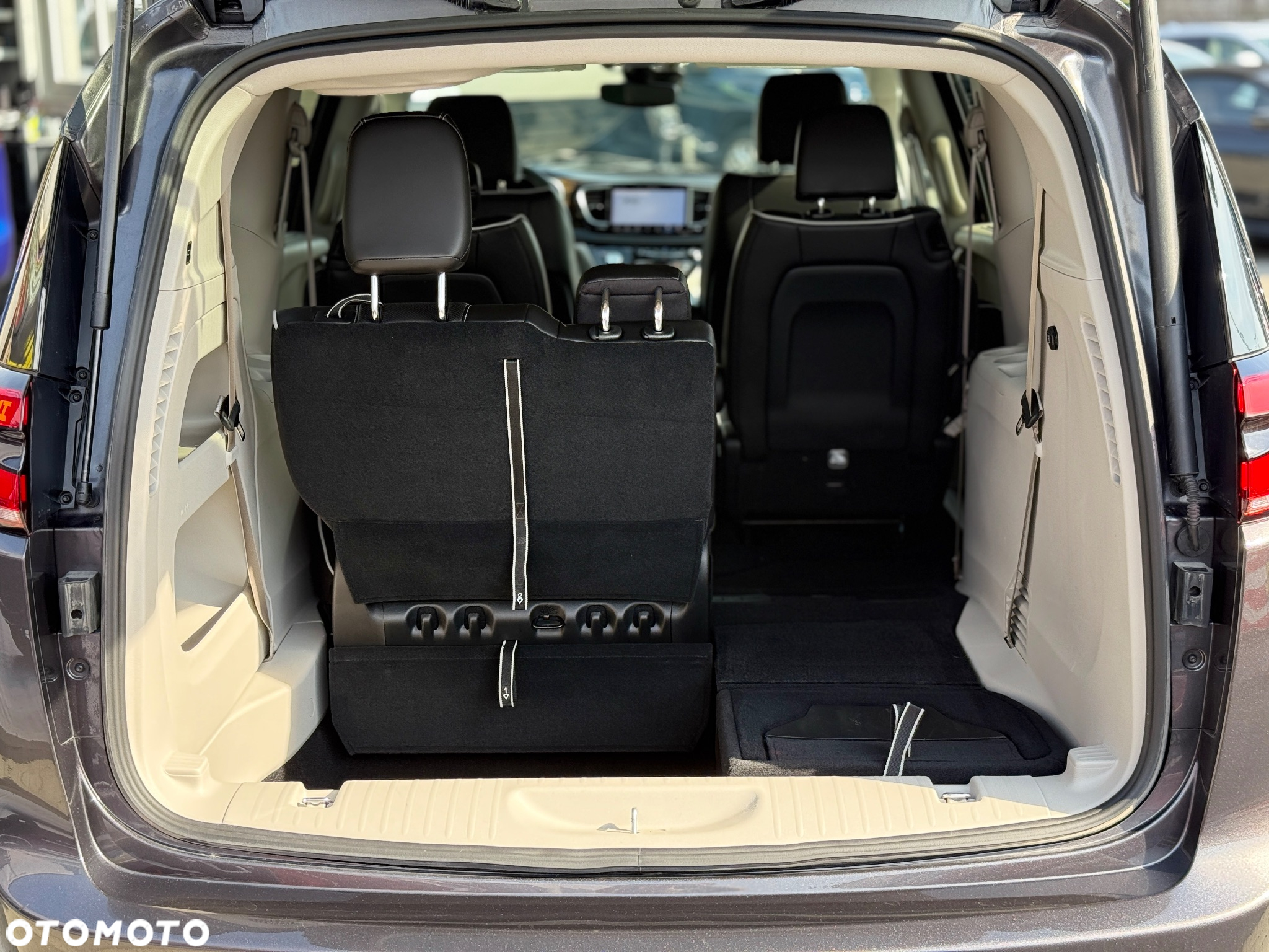 Chrysler Pacifica - 36