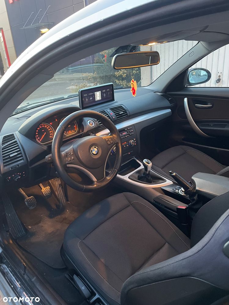 BMW Seria 1 123d DPF - 10