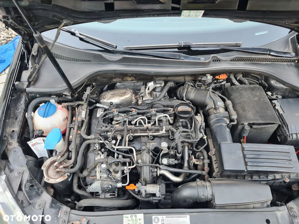 Volkswagen Golf 2.0 TDI DPF BlueMotion Technology MATCH - 38