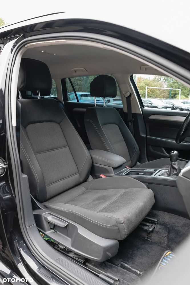 Volkswagen Passat - 21