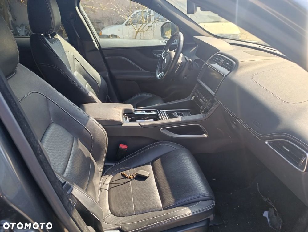 Jaguar F-Pace D300 AWD R-Dynamic SE - 13